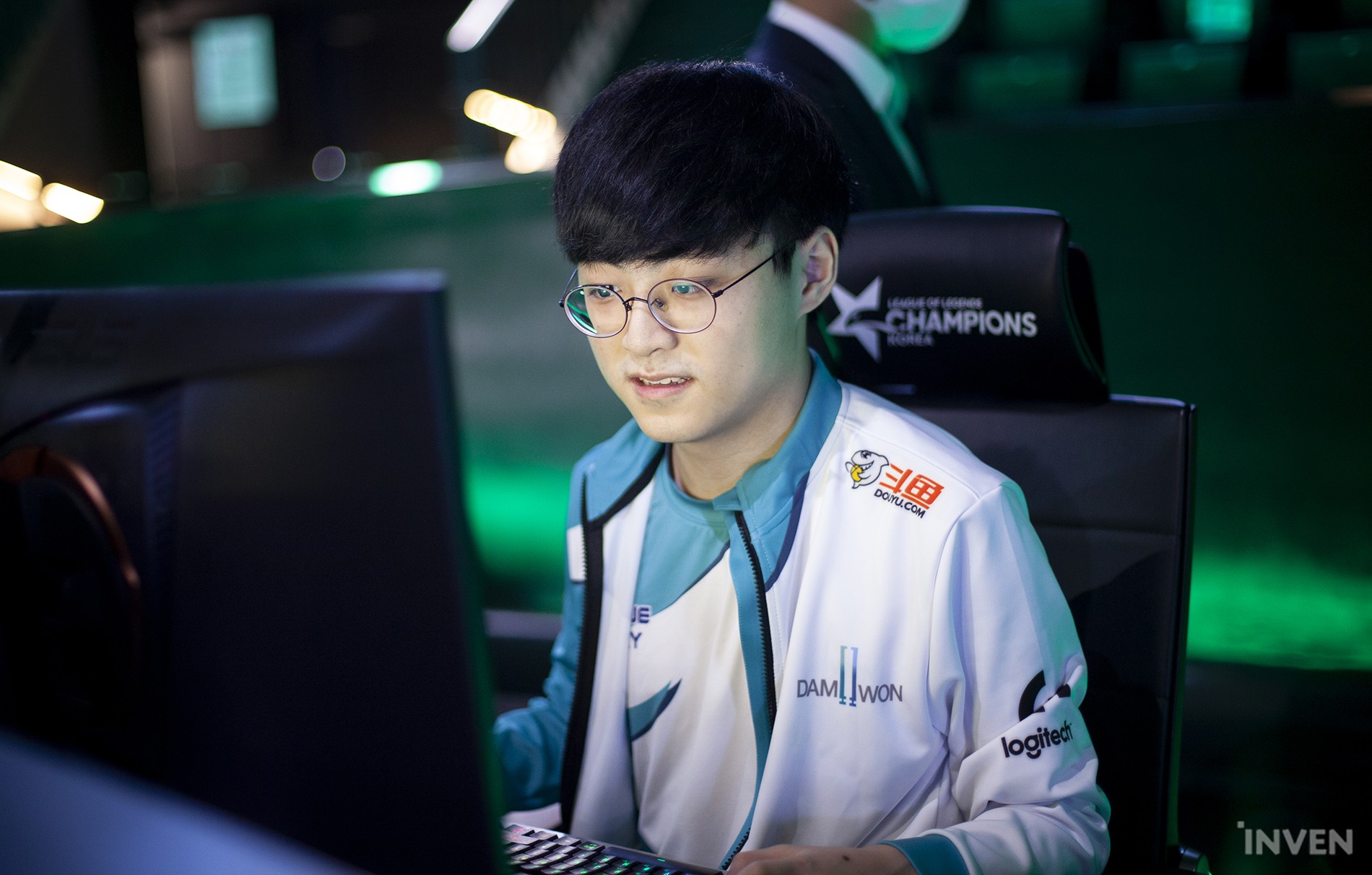 ShowMaker: I have this fantasy of being loyal to a team, so I signed a long-term contract