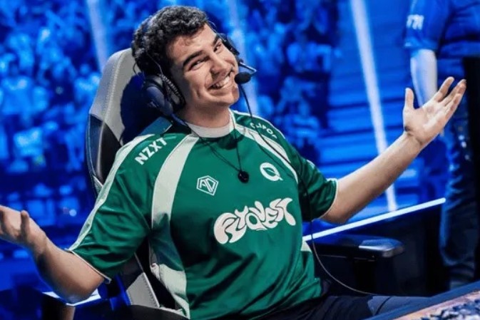 Bwipo tweeted: I can finally say that I am a true fan of player Lehends' Singed