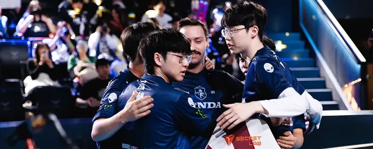  Team Liquid  and  Hanwha Life Esports  picked up their first victories at First Stand 2025