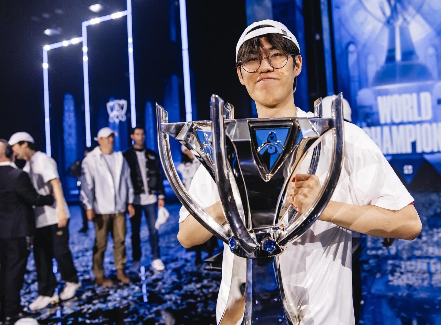 La tasa de victorias de OFGK contra  LPL  en BO5 es del 58.3%: 0 victorias en 5 partidos de MSI, 7 victorias en 7 partidos del Campeonato Mundial