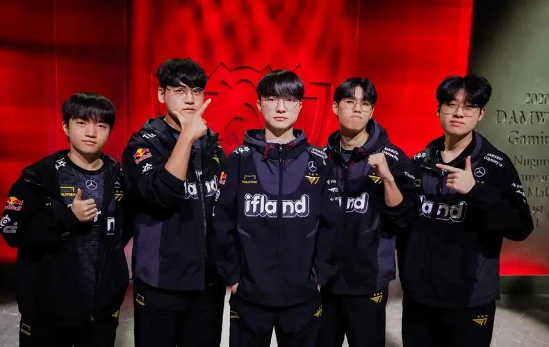 Riot Official: The players all said they were very satisfied and liked the skins, but their expressions were different.