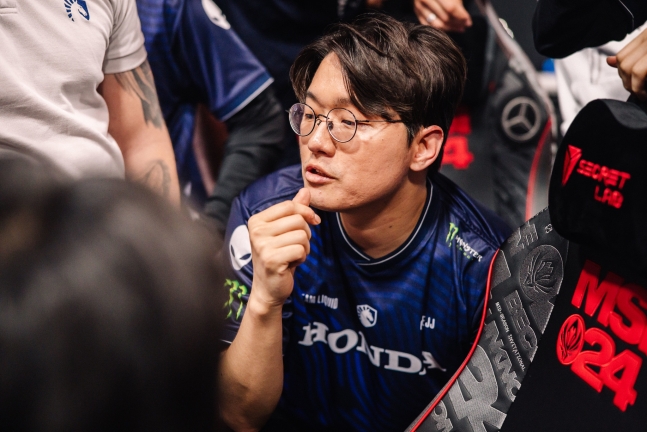 CoreJJ :"No pudimos manejar los intercambios de calles de manera efectiva y  Top Esports  dictó el ritmo del juego."