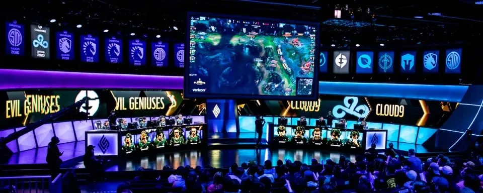 LCS 2026은 세 개의 분할과 Bo3 시리즈로 클래식 포맷으로 돌아옵니다.