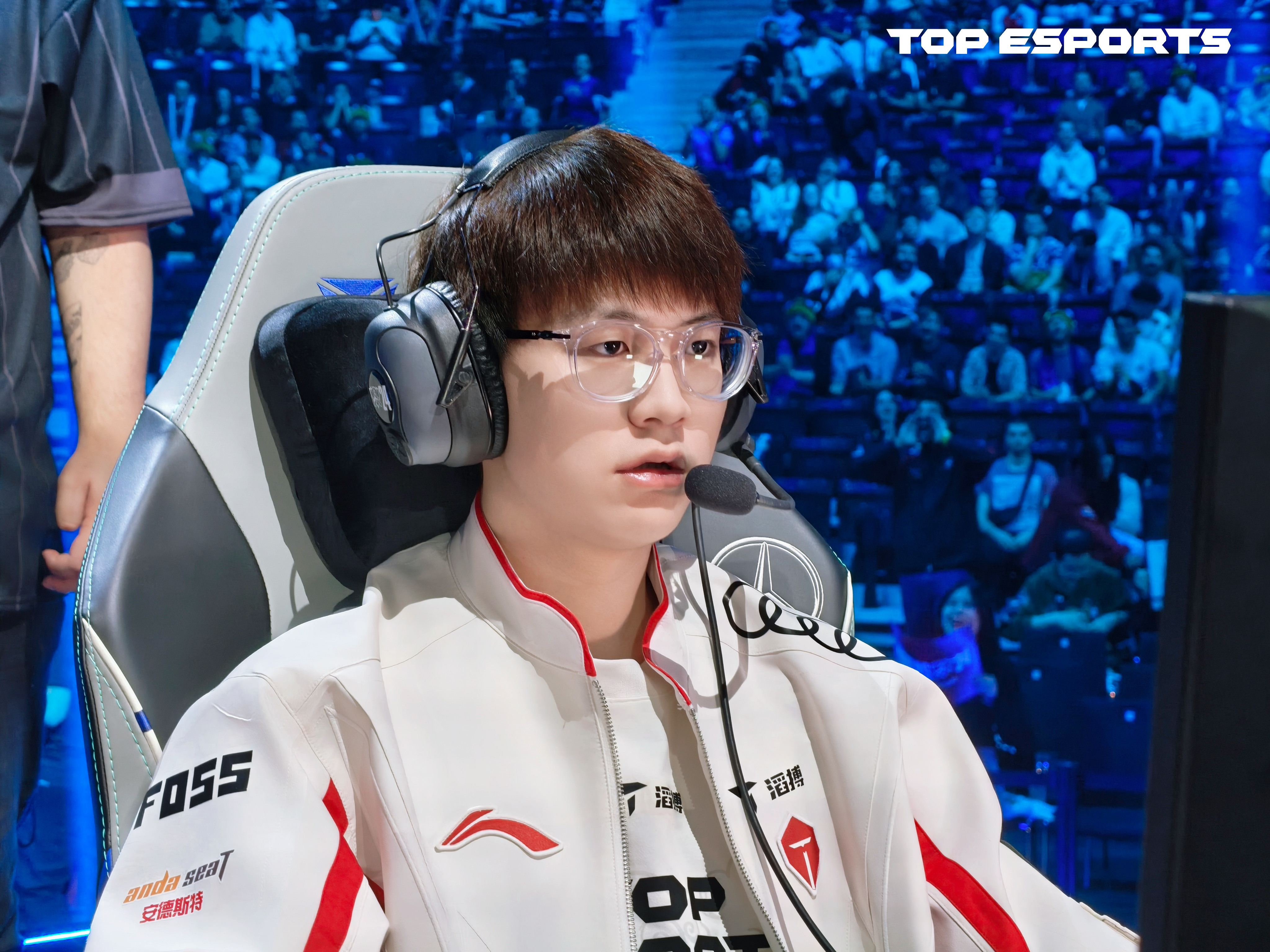  Meiko  joins  Weibo Gaming ,  Tian  joins  LNG Esports ,  CRISP   GALA   JIEJIE  joins  Invictus Gaming 