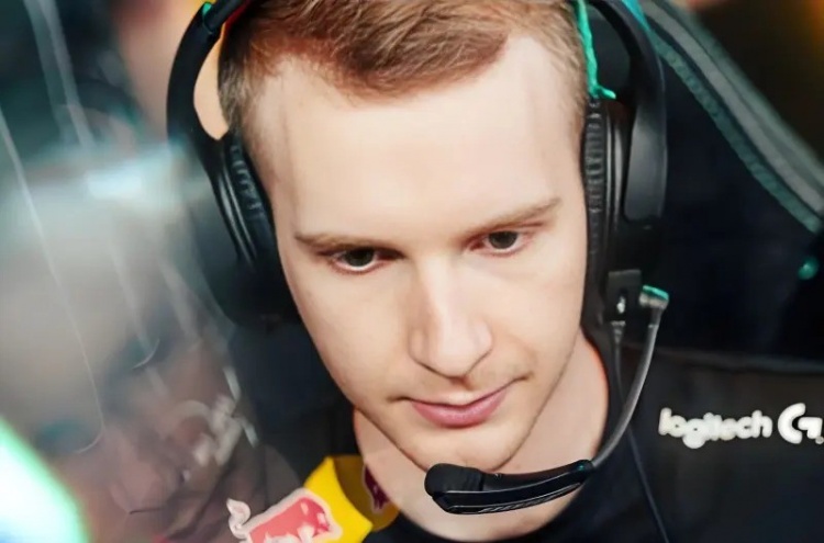  Jankos : Support BLG, want to see Bin play against Zeus; want to see a more intense final than last year