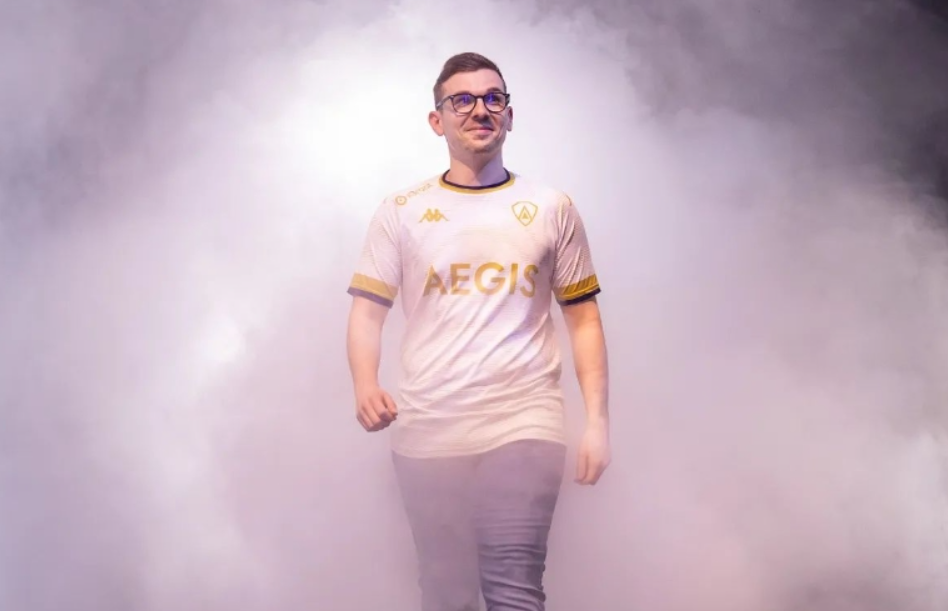 Eika anuncia su salida del armario