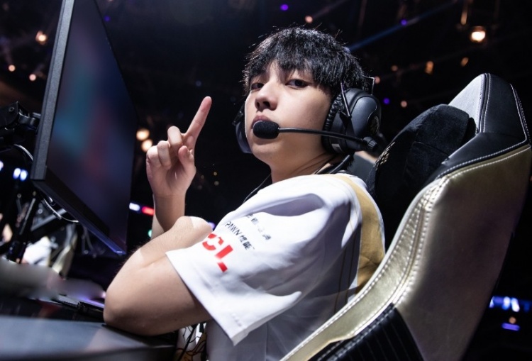 EDG Lucky Star!  S1Mon  加入EDG僅一個月就幫助EDG贏得了兩個冠軍