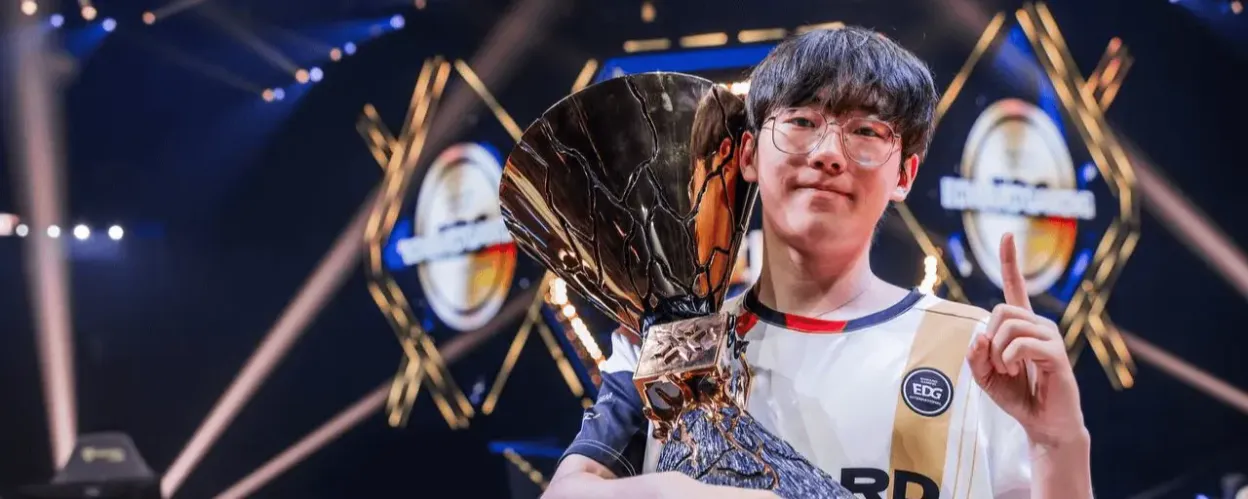 EDG players accuse S1Mon of unprofessionalism – Fans leak Smoggy ’s personal data