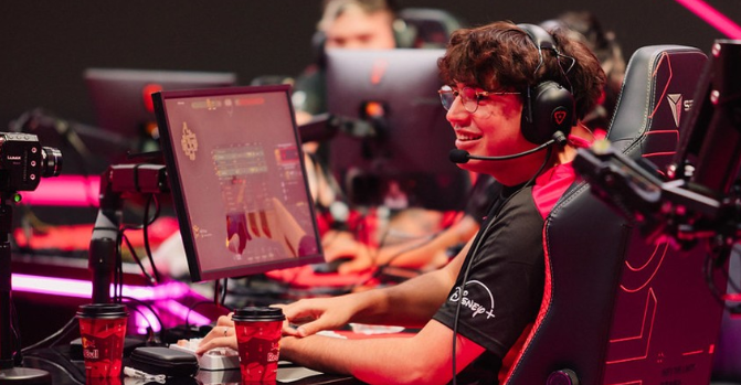  Klaus  anuncia free agency, deixando a KRU após três temporadas