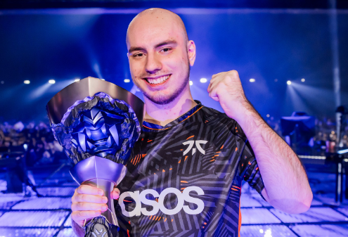  Derke  enters restricted free agency