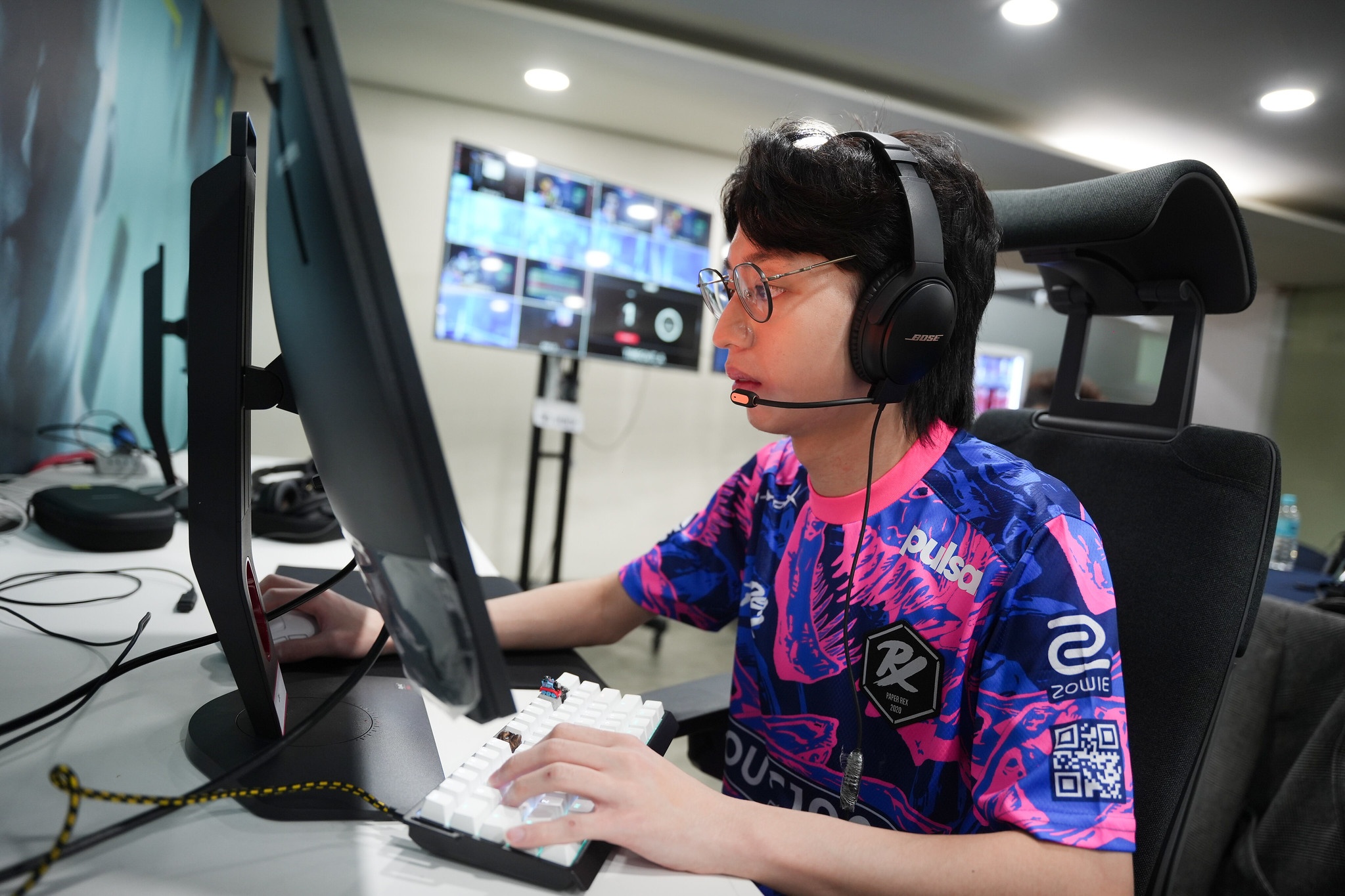 f0rsakeN 在新闻发布会上详细说明了EDG面临的困难